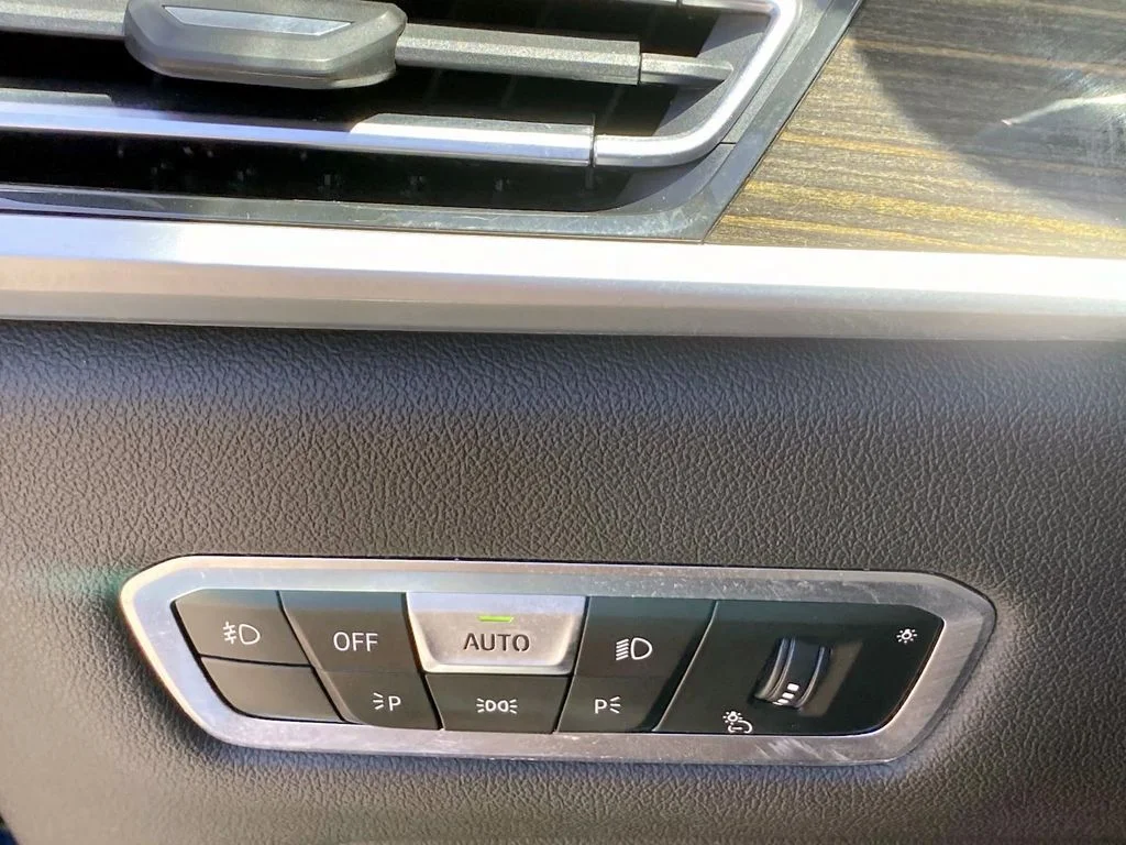 Used 2021 Phytonic Blue Metallic BMW xDrive40i image 21