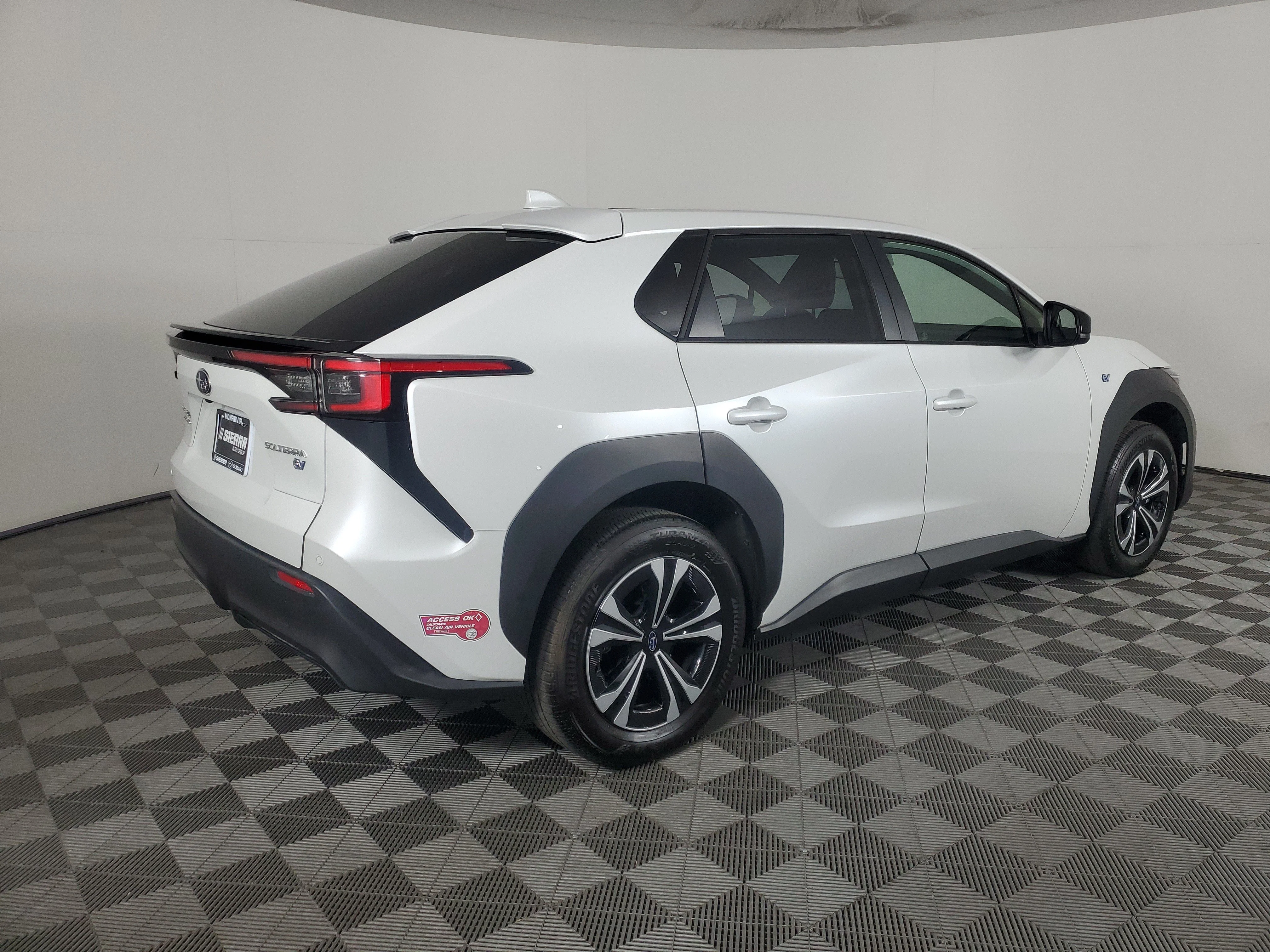 Used 2023 Cosmic White Pearl Subaru Premium image 4