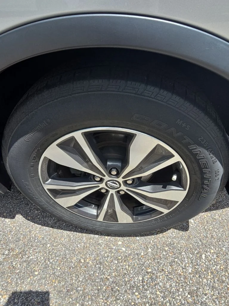 Used 2019 Silver Nissan S image 10
