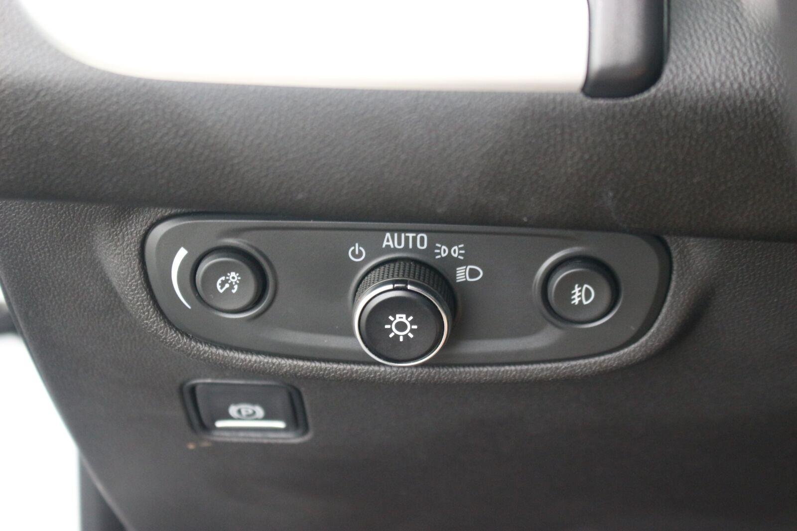 Used 2020 SUMMIT WHITE GMC SLT image 32