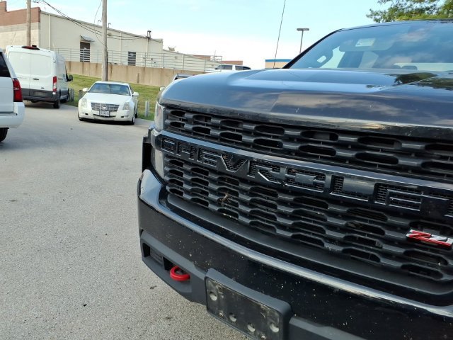 Used 2022 BLACK Chevrolet Custom Trail Boss image 3