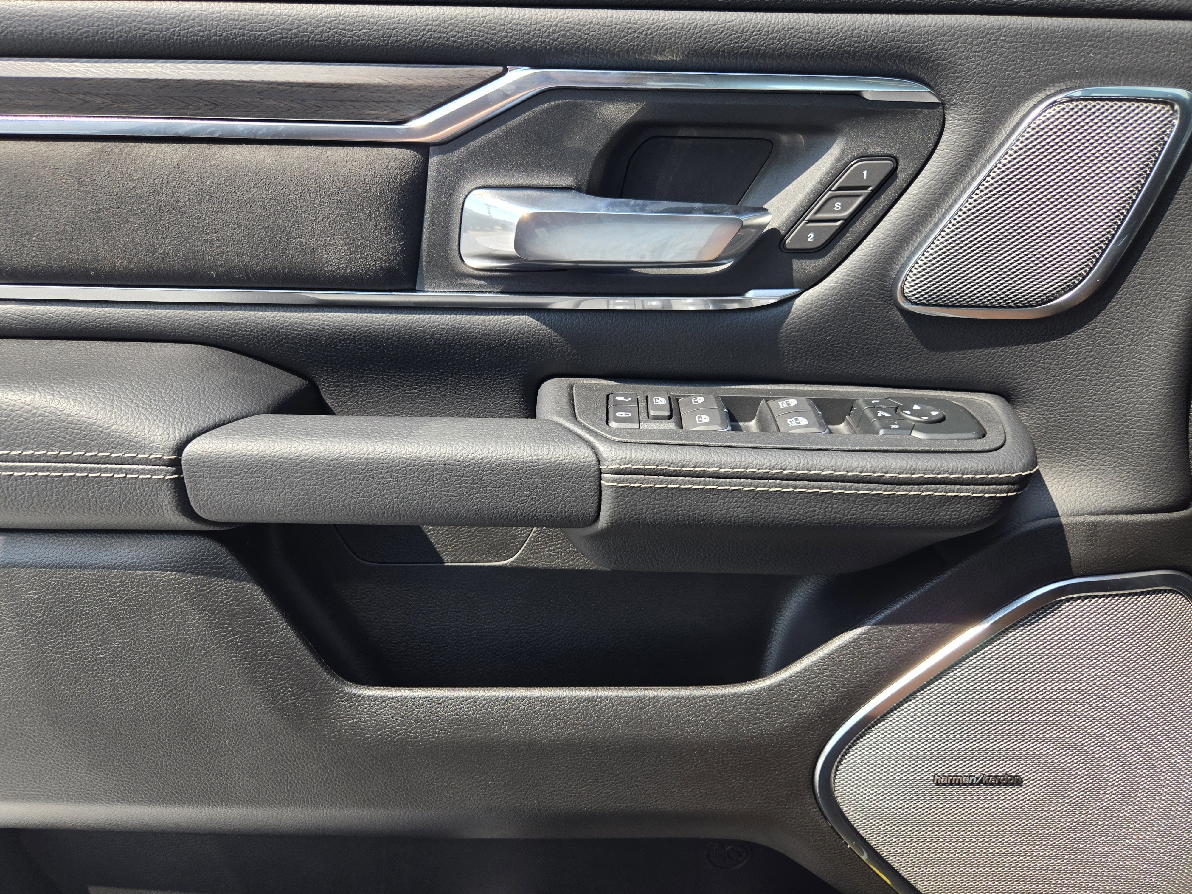 New 2026 Diamond Black Crystal Pearl-Coat Exterior Paint RAM Laramie image 18