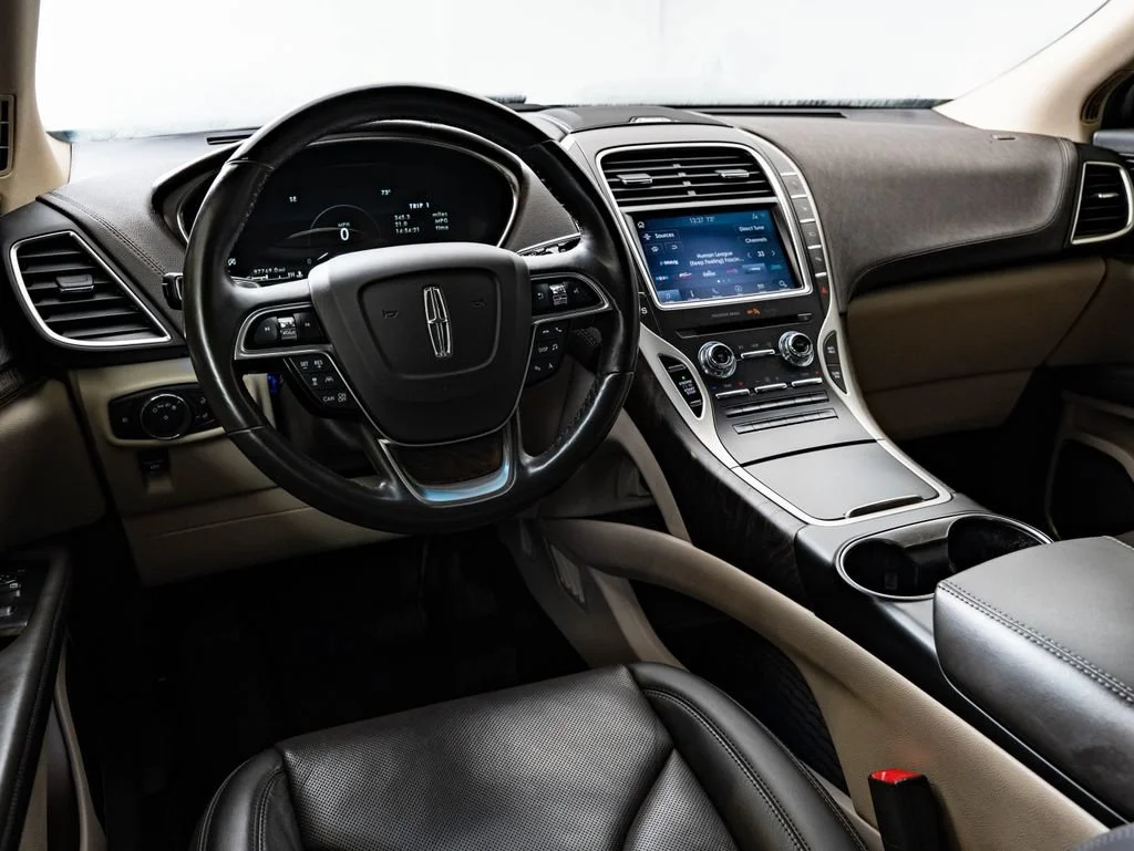Used 2020 Pristine White Lincoln Reserve image 4