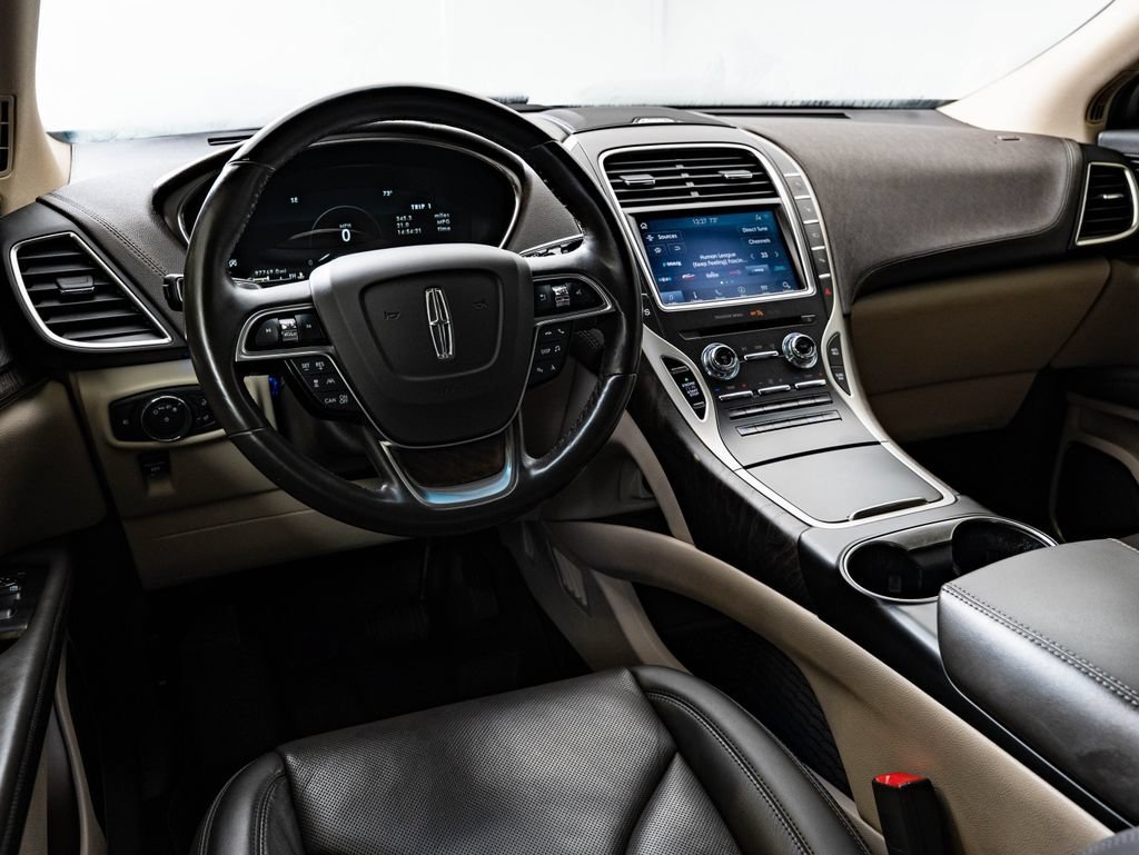 Used 2020 Pristine White Lincoln Reserve image 4