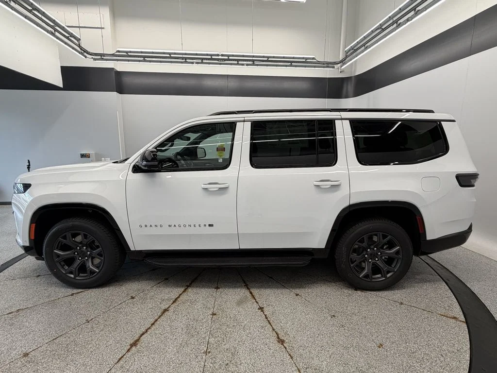 New 2026 Bright White Clear-Coat Exterior Paint Jeep Limited Altitude image 14