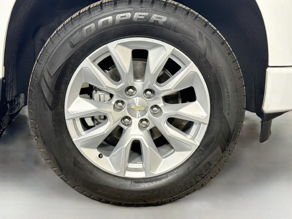 Used 2022 Summit White Chevrolet Custom image 24