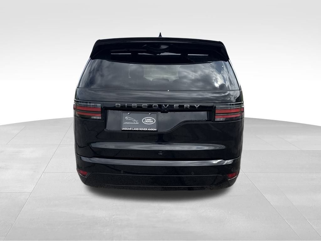 Used 2025 Black Land Rover Dynamic SE image 8