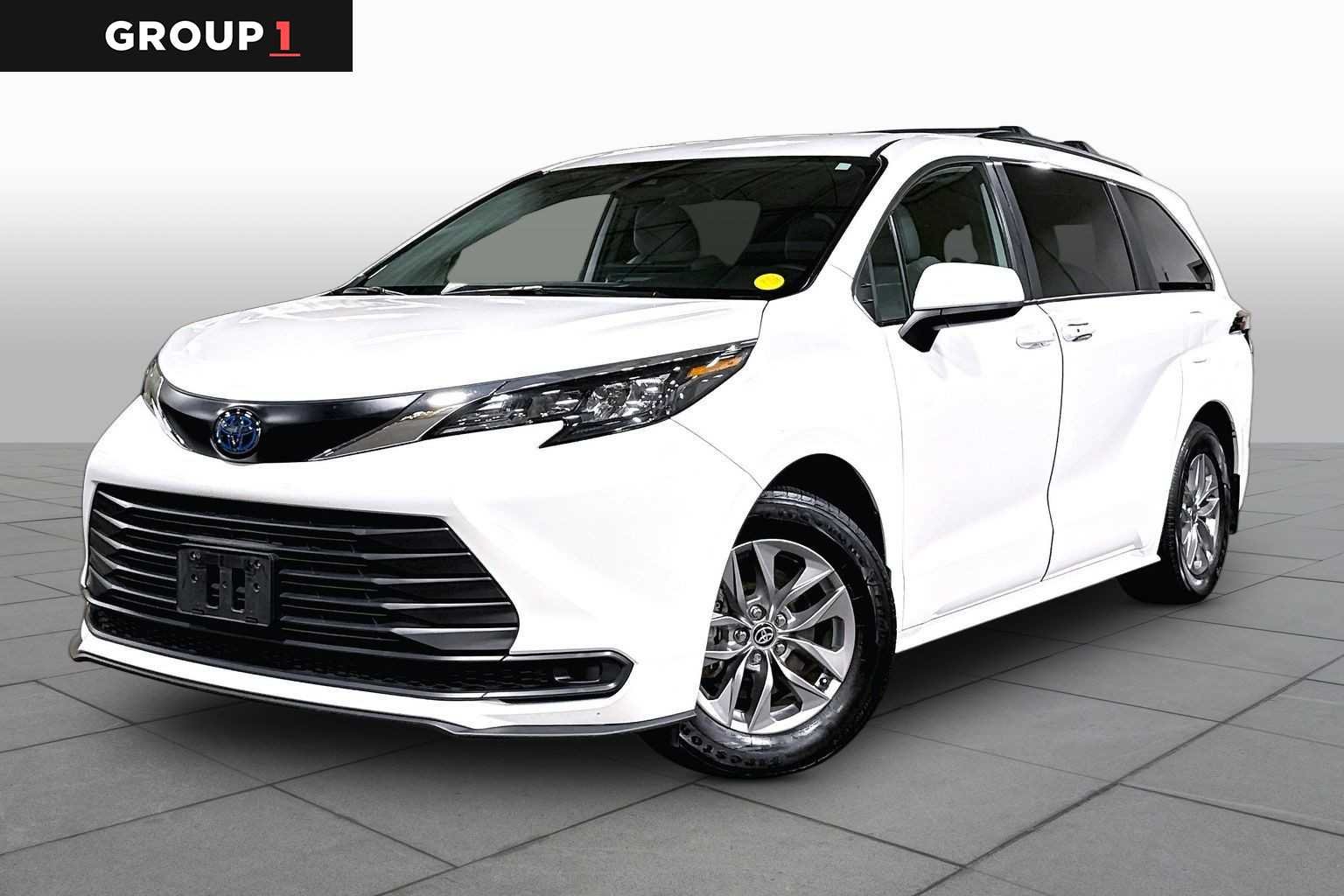 2025 Toyota Sienna LE