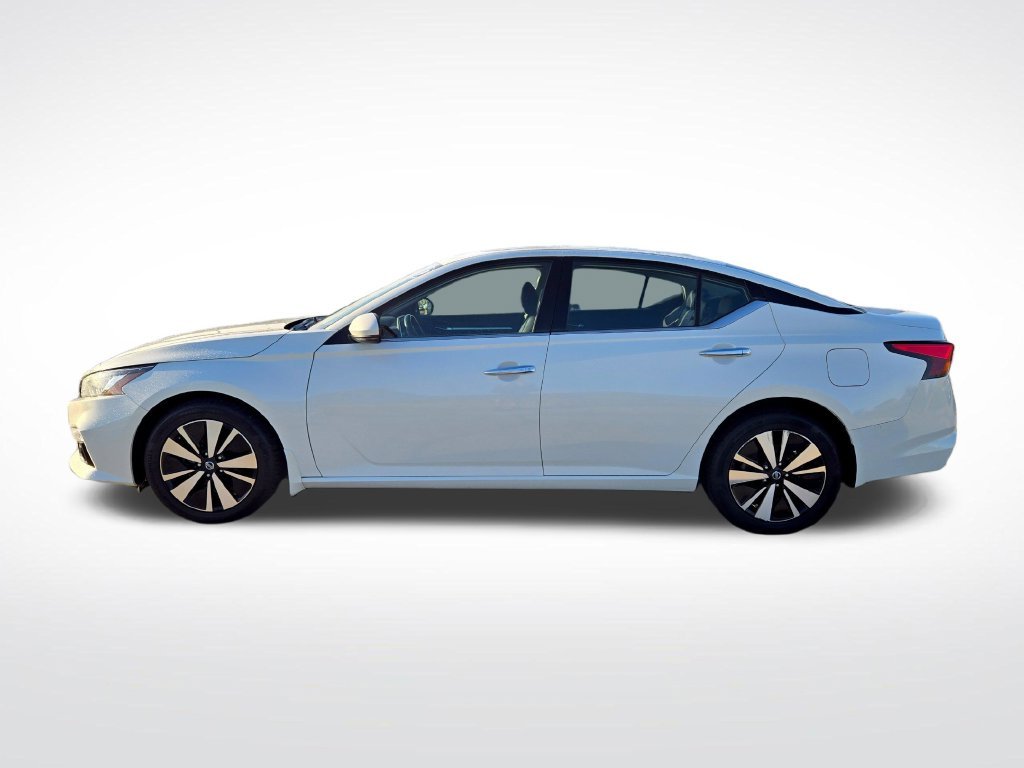 Used 2019 White Nissan 2.5 SL image 6