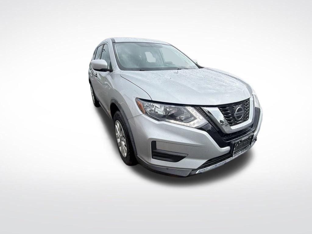 Used 2018 Silver Nissan S image 5