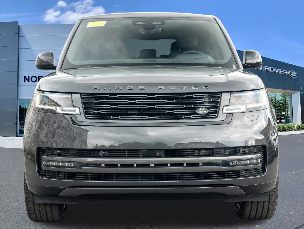 New 2026 Carpathian Grey Land Rover SE image 2