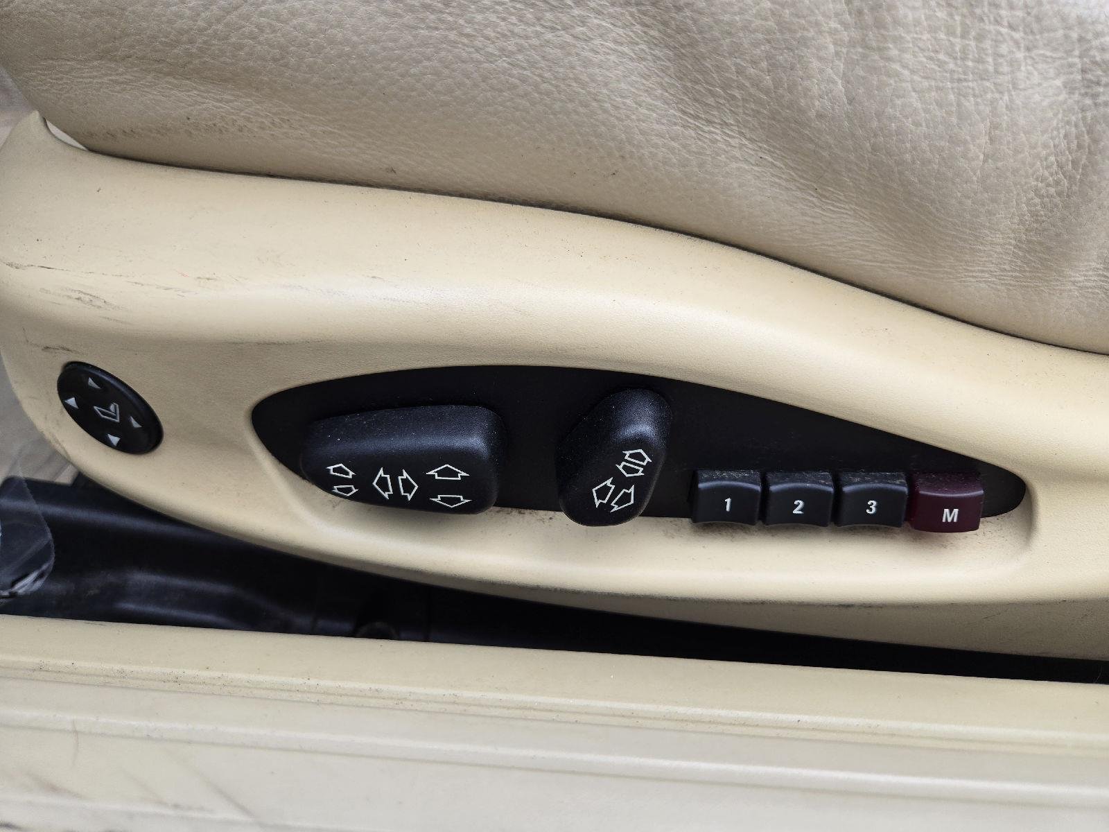 Used 2007 Alpine White BMW 650i image 19