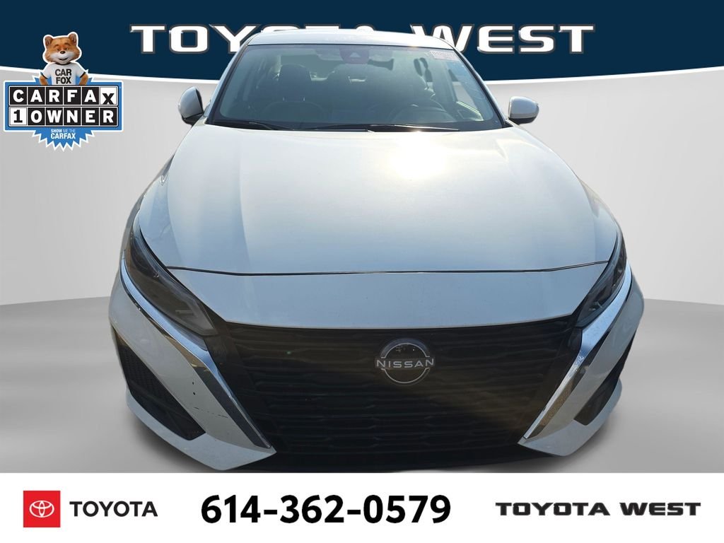 Used 2023 White Nissan 2.5 SV image 2