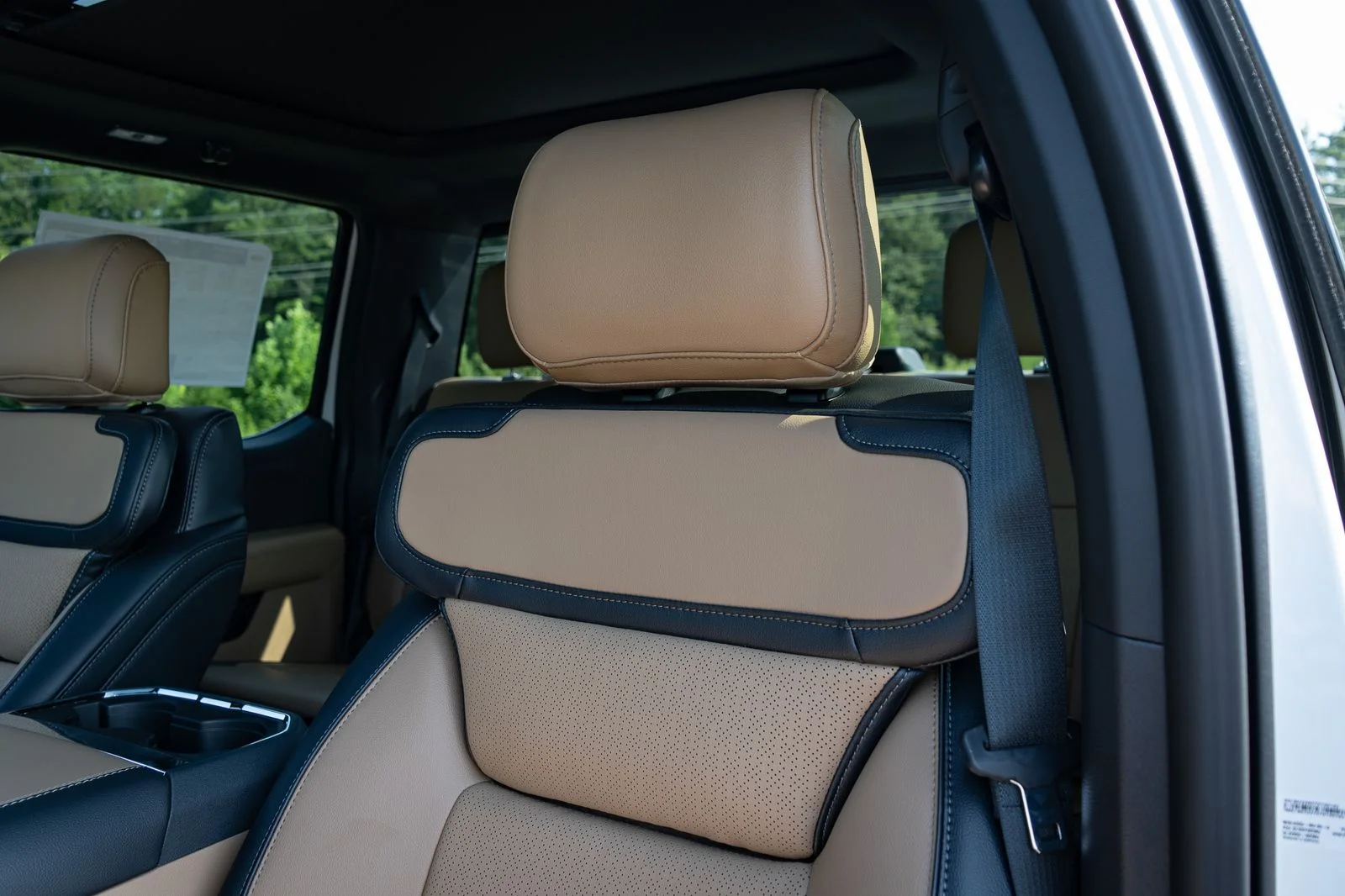 New 2026 Star White Metallic Tri-Coat Ford F-250® Lariat® image 30