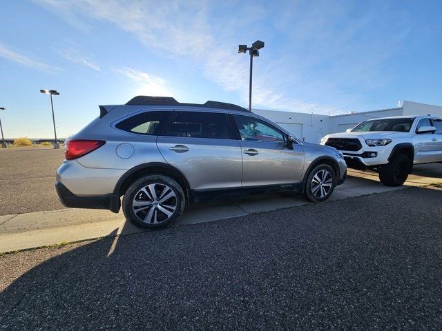 2019 Subaru Outback 2.5i photo 2