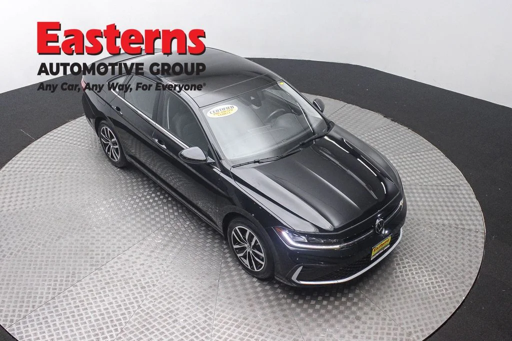 Used 2025 Black Volkswagen 1.5T SE image 3