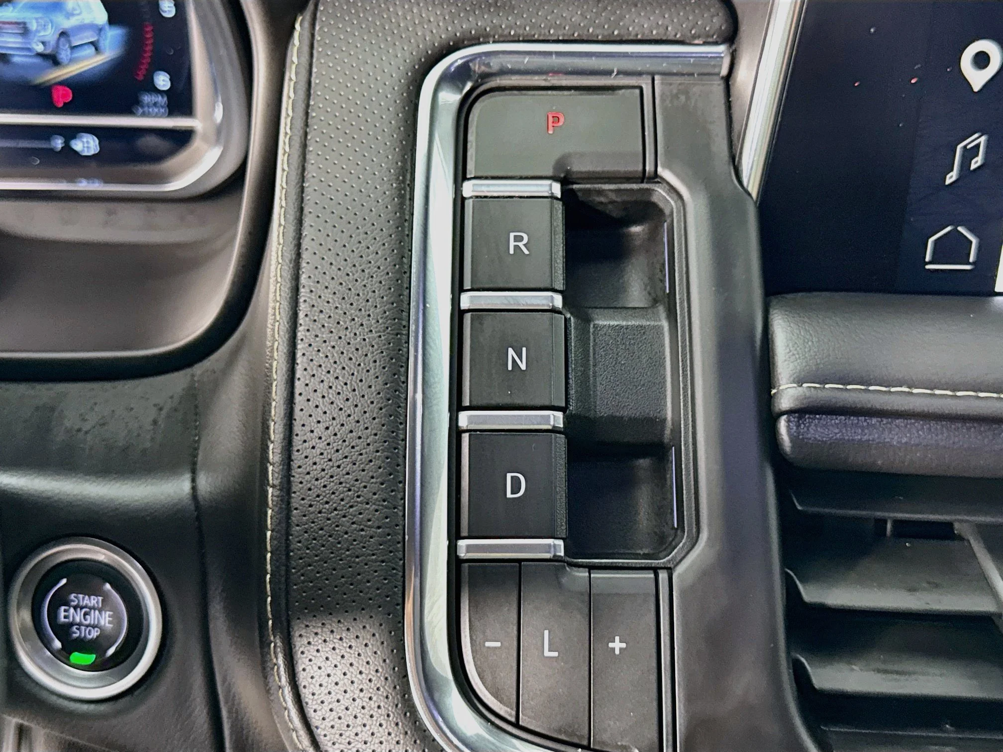 Used 2024 Onyx Black GMC SLT image 19