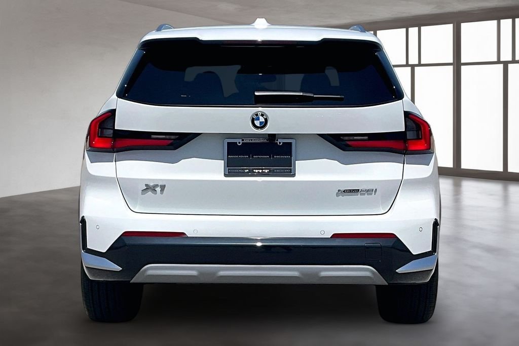 Used 2025 White BMW xDrive28i image 4