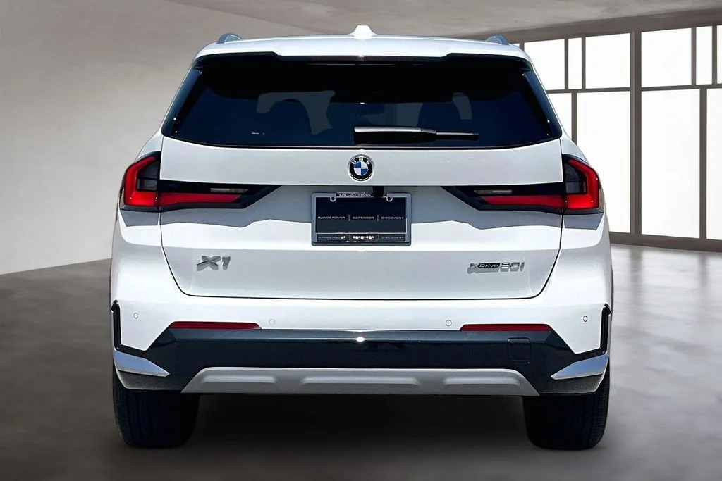 Used 2025 White BMW xDrive28i image 4