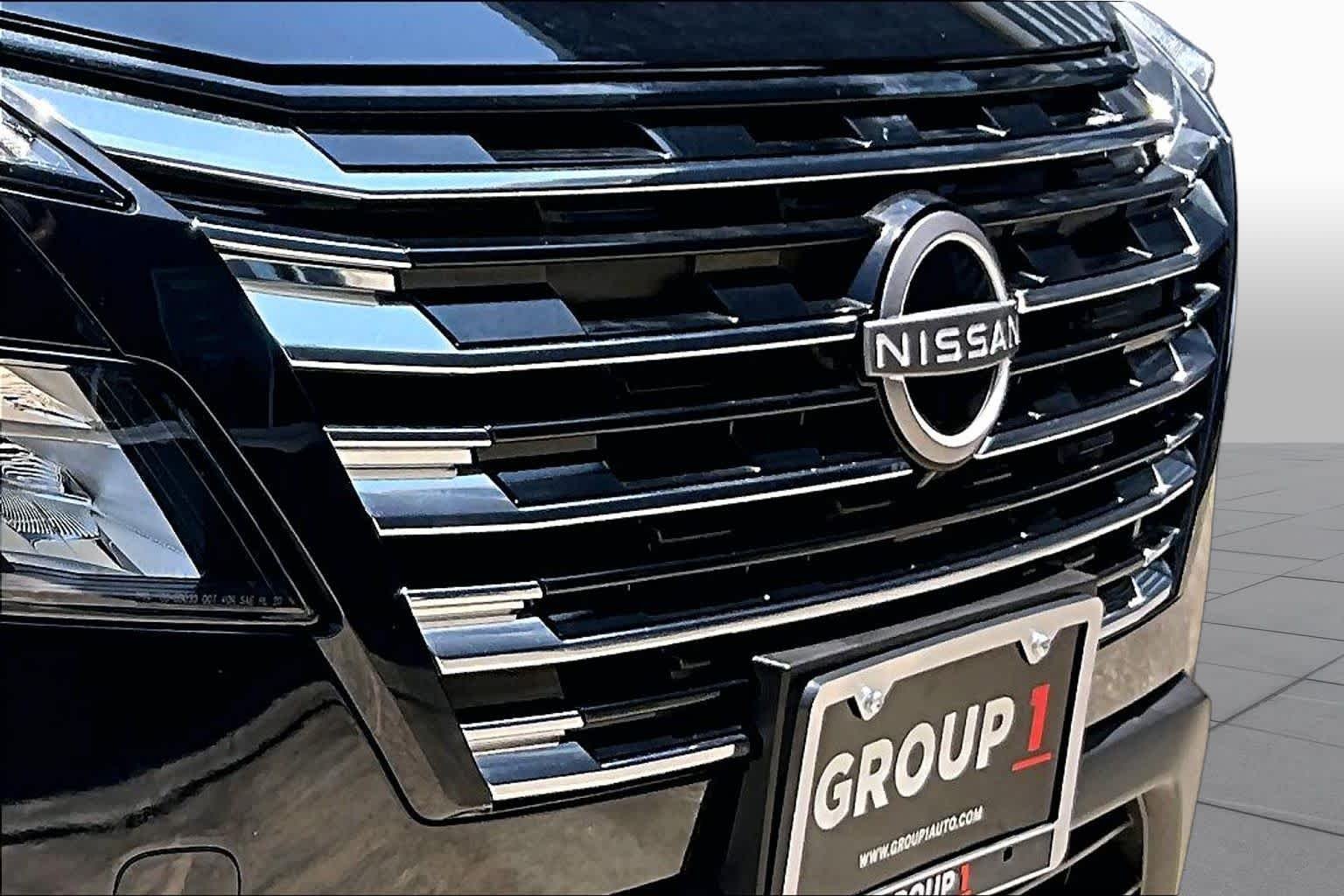 Used 2025 Super Black Nissan SV image 28