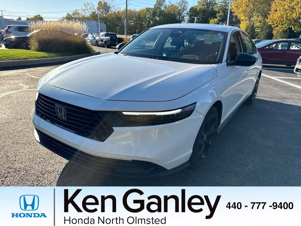 Certified Used 2025 Platinum White Pearl Honda SE image 1