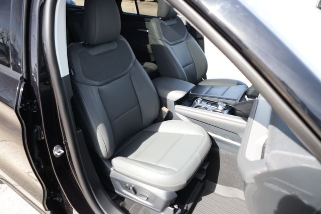 New 2026 Agate Black Metallic Ford Active image 19
