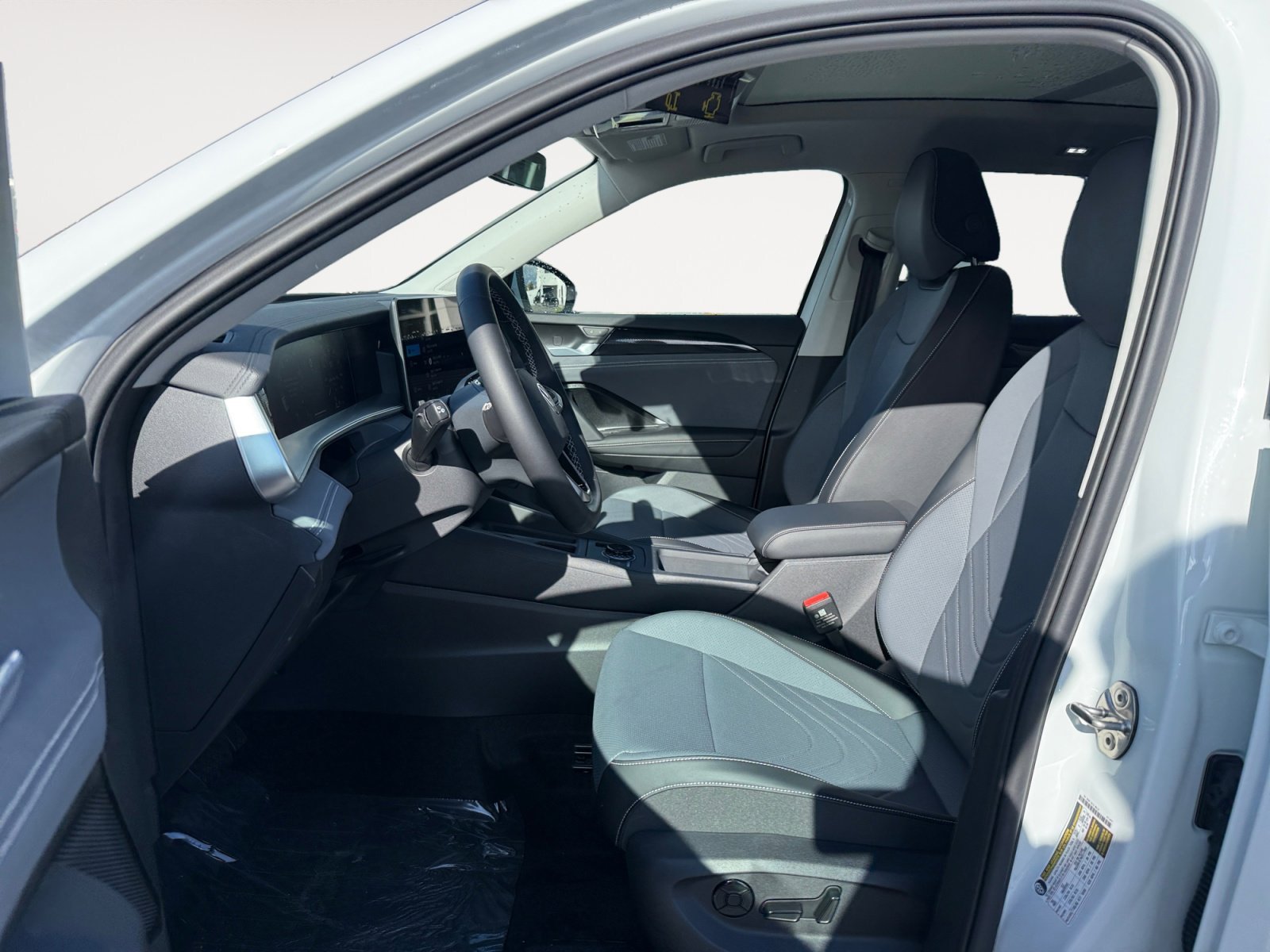 New 2026 Pure White Volkswagen SE image 10
