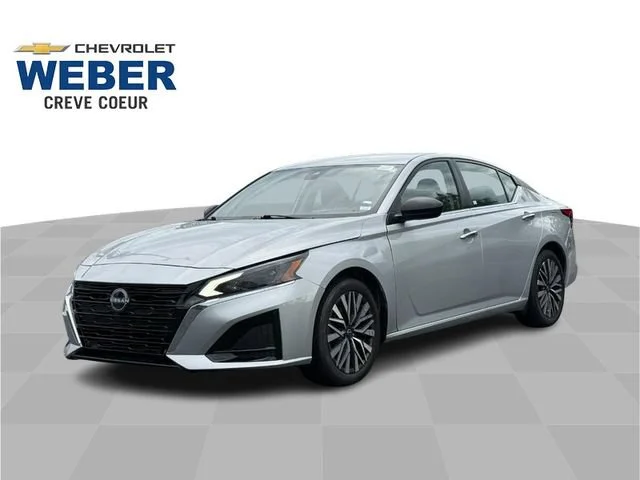 Used 2024 Silver Nissan 2.5 SV image 1