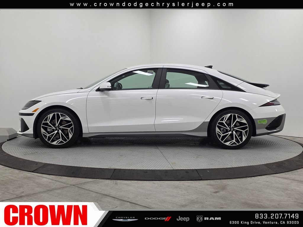 Used 2023 White Hyundai SEL image 4