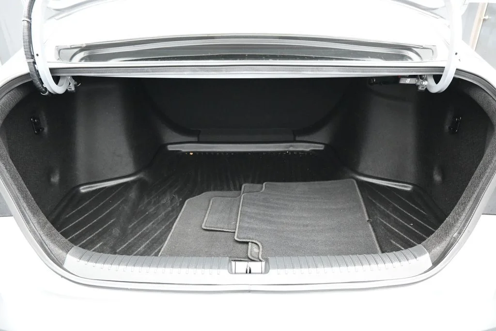 Used 2024 Silver Honda LX image 33
