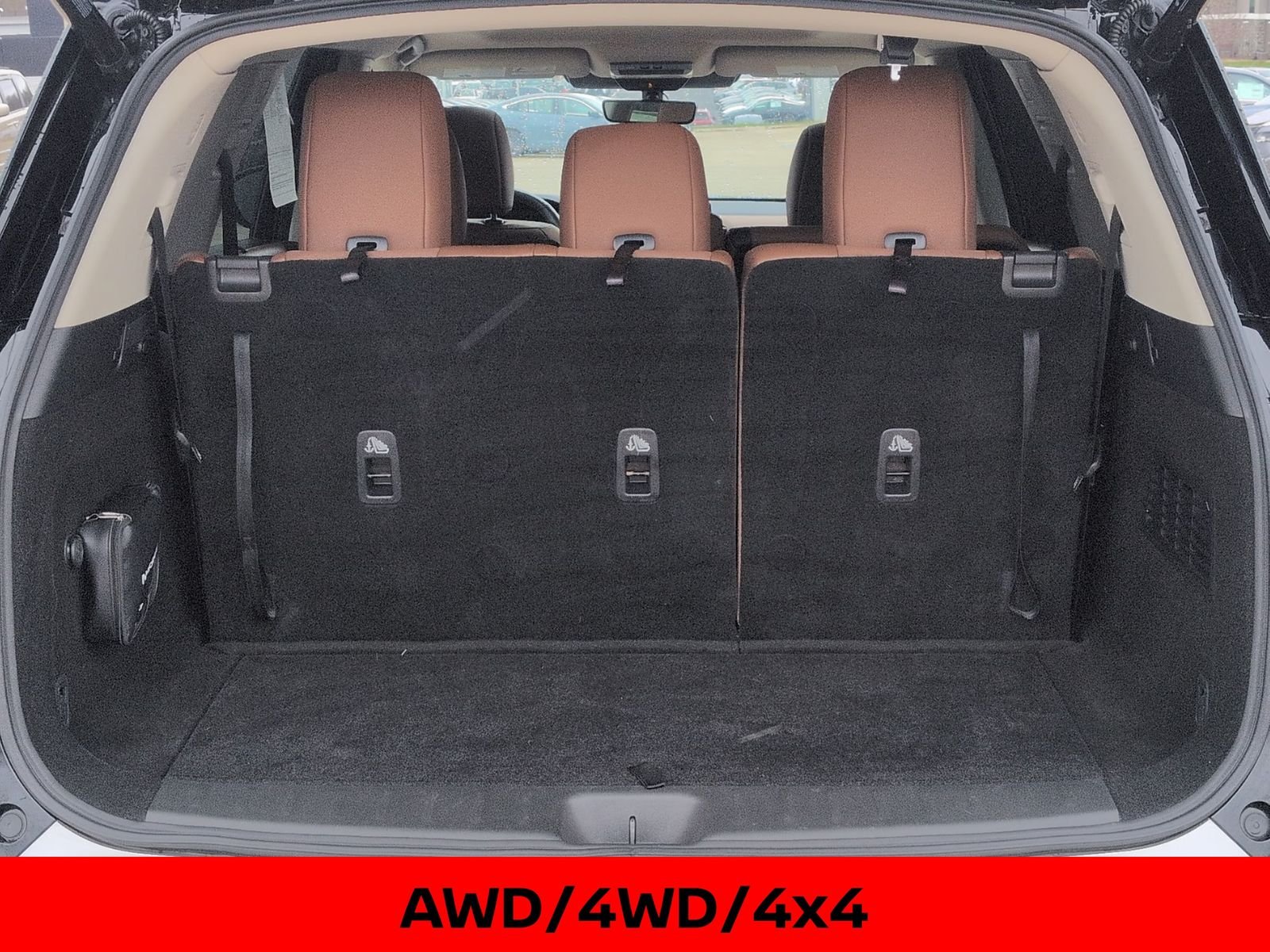 Certified Used 2024 Super Black Nissan Platinum image 9