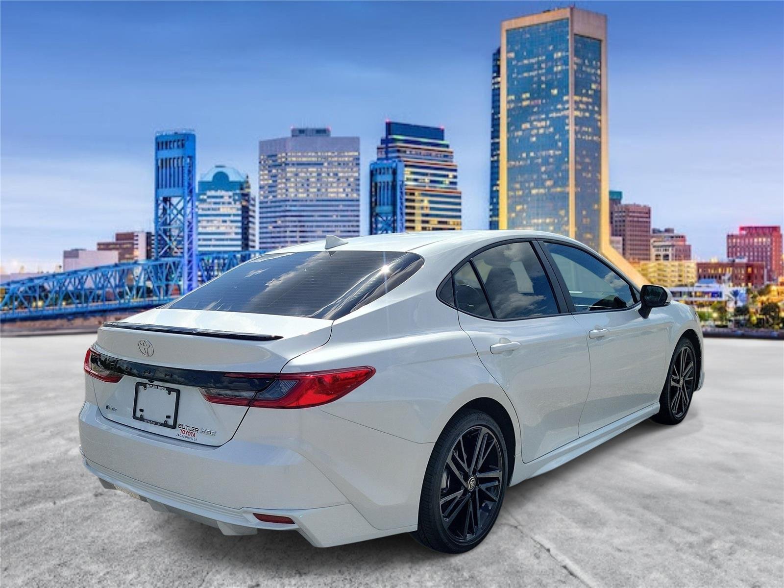 Used 2026 Wind Chill Pearl Toyota XSE image 3