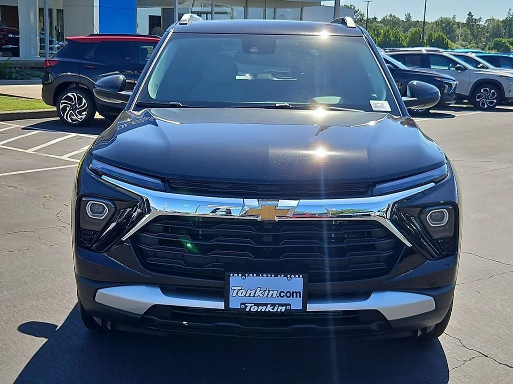 New 2026 Mosaic Black Metallic Chevrolet LT image 9