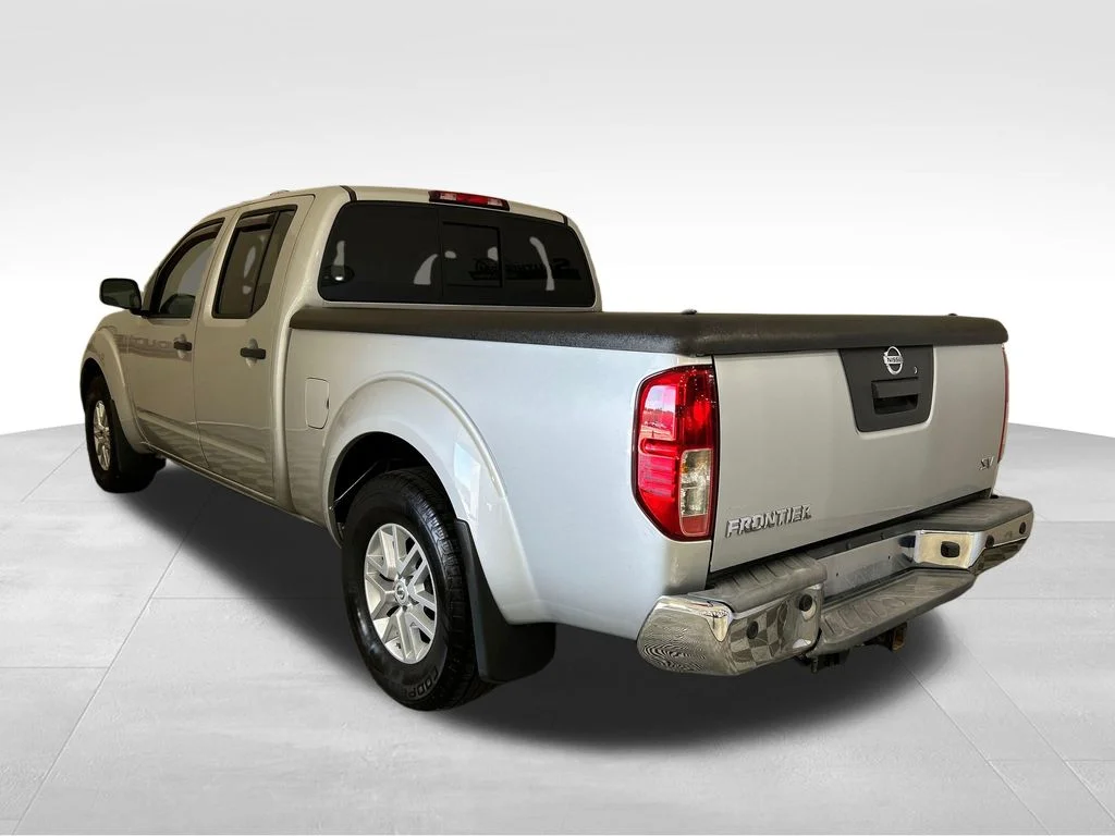 Used 2017 Silver Nissan SV image 3