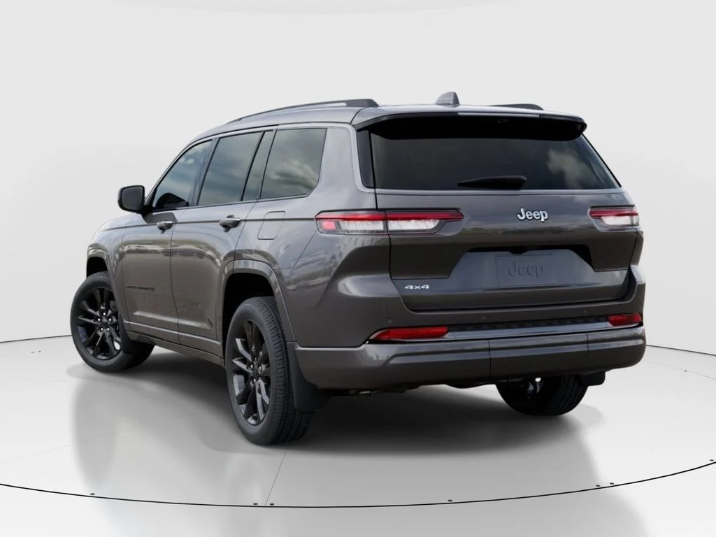 New 2026 Baltic Gray Metallic Clear-Coat Exterior Paint Jeep Limited Reserve image 3