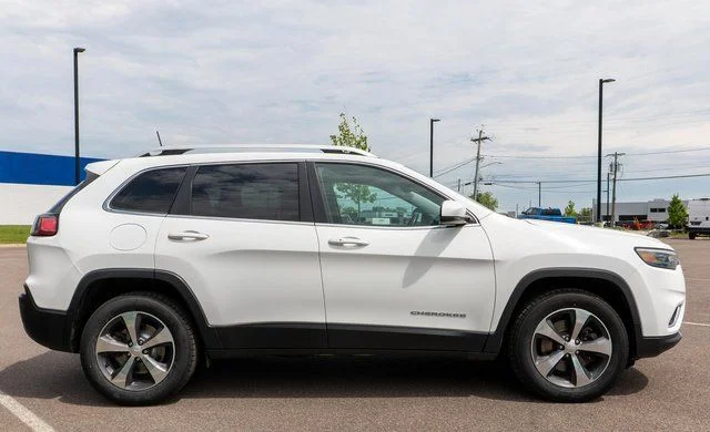 Used 2019 White Jeep Limited image 5