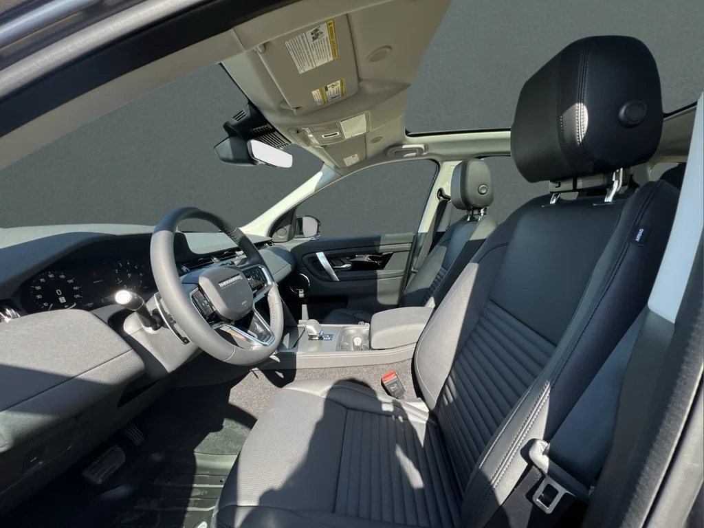 Used 2025 Blue Land Rover S image 18