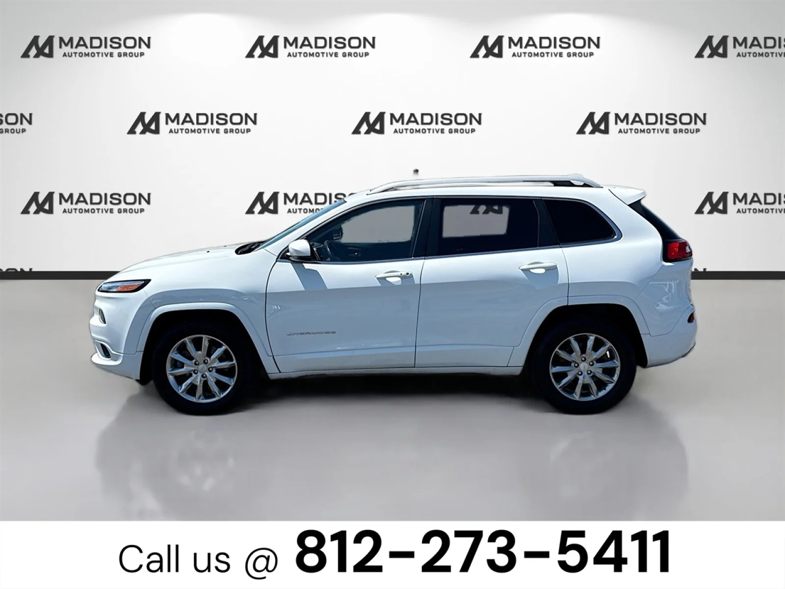 Used 2017  Jeep Overland image 8