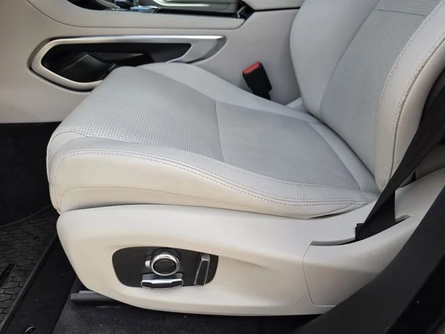 2025 Jaguar F-PACE R-Dynamic S - Photo 13
