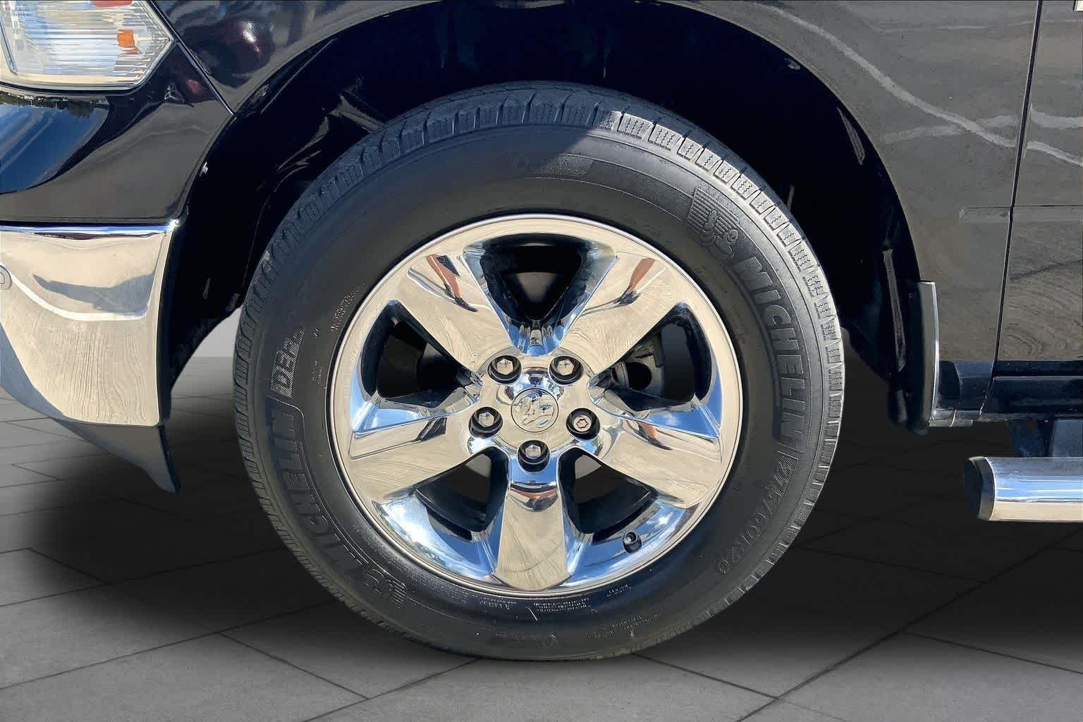 Used 2018 Brilliant Black Crystal Pearlcoat Ram Lone Star image 11