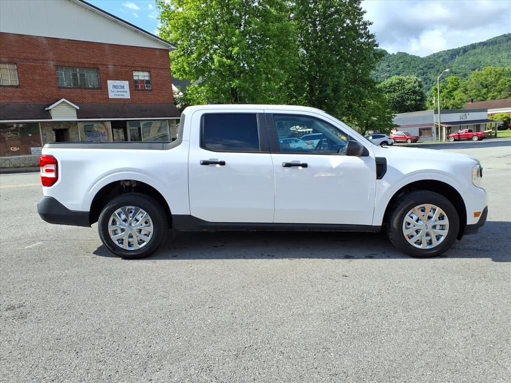 Used 2022 White Ford XL image 7