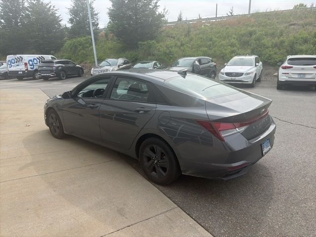Used 2023 Gray Hyundai SEL image 4