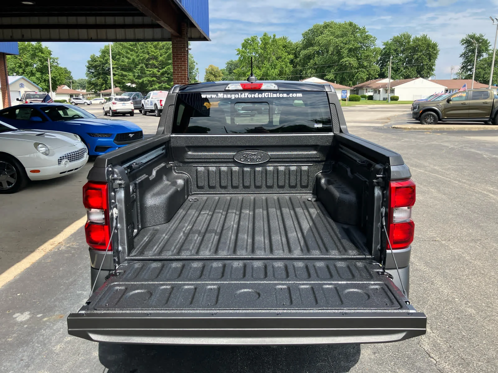 New 2026 Carbonized Gray Metallic Ford LARIAT image 18