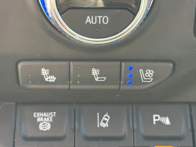 Used 2022 EBONY TWILIGHT METALLIC GMC Denali image 30