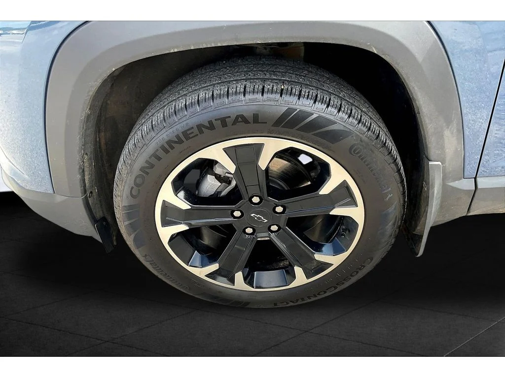 Used 2025 Lakeshore Blue Metallic Chevrolet LT image 7