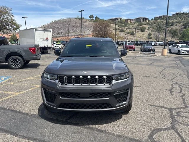 New 2026 Baltic Gray Metallic Clear-Coat Exterior Paint Jeep Limited image 3