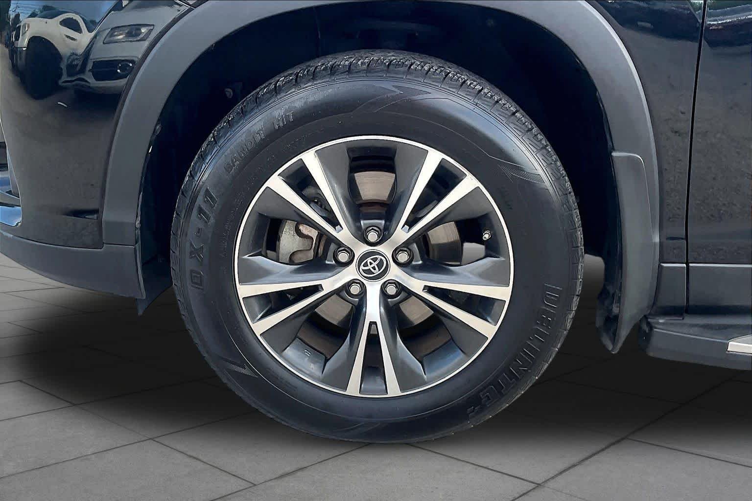Used 2019 Midnight Black Metallic Toyota LE image 11