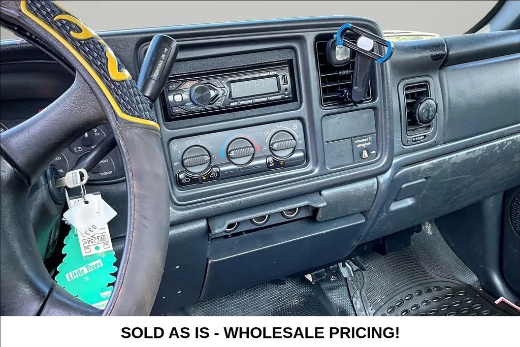 Used 2002 White Chevrolet Base image 10