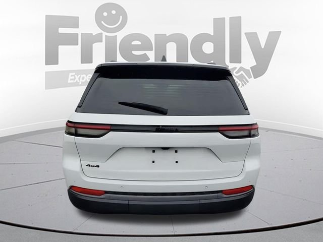 New 2026 Bright White Clear-Coat Exterior Paint Jeep Altitude image 4