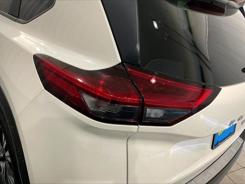 Used 2023 White Nissan SV image 33